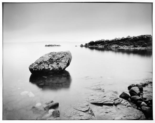 Water &amp; Stones III, Scottland, Repro vom Fine Art Baryt Print